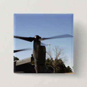 Bóton Quadrado 5.08cm Um Osprey CV-22 prepara-se para descolar