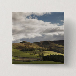 Bóton Quadrado 5.08cm Uma paisagem com a Rolling Hills e as nuvens