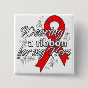 Bóton Quadrado 5.08cm Vestindo uma Faixa Vermelha para o Meu Herói