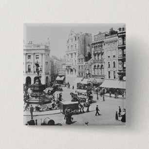 Bóton Quadrado 5.08cm Vista do circo de Piccadilly, C. 1900