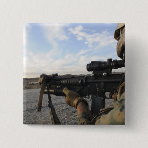 Bóton Quadrado 5.08cm Vistas de um soldado dentro a atear fogo em um