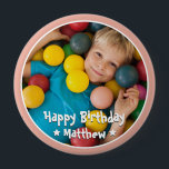 Bóton Redondo 10.16cm Feliz Aniversário Foto Simples em Estrela<br><div class="desc">Este design simples e moderno é composto por tipografia de serifa e adiciona uma foto personalizada.</div>