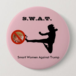 Bóton Redondo 10.16cm GOLPE: Mulheres espertas contra o trunfo