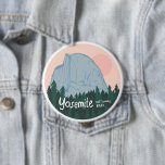 Bóton Redondo 10.16cm Parque Nacional de Yosemite, Califórnia, meio pomo<br><div class="desc">Veja esta incrível ilustração colorida do Parque Nacional de Yosemite e prepare-se para caminhar, acampar e subir! Veja meu compro por mais designs também! Coletar todos os parques, estou criando novos o tempo todo. Eu adoro adesivos! E você? Vejam meu compro por mais caminhadas, acampar, vida derrotada, pássaros e muito...</div>