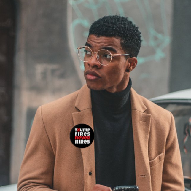 Bóton Redondo 10.16cm Slogan vermelho do protesto anti-trump (Criador carregado)