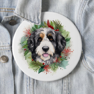 Bóton Redondo 15.24cm Bernedoodle Christmas Wreath Festivo Pup