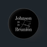 Bóton Redondo 2.54cm Associação Familiar Personalizada de Guardas Preto<br><div class="desc">Este é um na moda, moderno, personalizado, reagrupamento familiar, design. É em preto clássico e branco com tipografia de na moda. Tem espaço para você adicionar seu nome de família e ano da festa de reunião. Este na moda, design de tipografia mínima é perfeito para a sua divertida reunião de...</div>