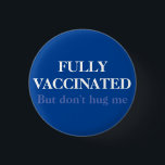 Bóton Redondo 2.54cm Azul Totalmente Vacinado, mas não me abraça antiss<br><div class="desc">Tenho todas as vacinas,  mas ainda antissocial,  então não me abrace o crachá do botão azul.</div>