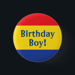 Bóton Redondo 2.54cm Crianças do Aniversário de Cores Primárias<br><div class="desc">Amarelo Vermelho e Azul,  é hora de comemorar você! Esta festa de primeiro aniversario de criança de cor primária,  o botão do aniversariante com uma sensação retrógrada é perfeito para comemorar seu filho ou garota no seu primeiro aniversário!</div>