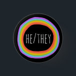 Bóton Redondo 2.54cm ELE/ELES Contém Círculo Arco-Íris Colorido Preto<br><div class="desc">Decorre sua roupa com este botão de arte legal. Faz um presente excelente! Você pode personalizá-lo e adicionar texto também. Procure em meu compro muito mais cores e padrões! Avise-me se quiser algo personalizado também.</div>