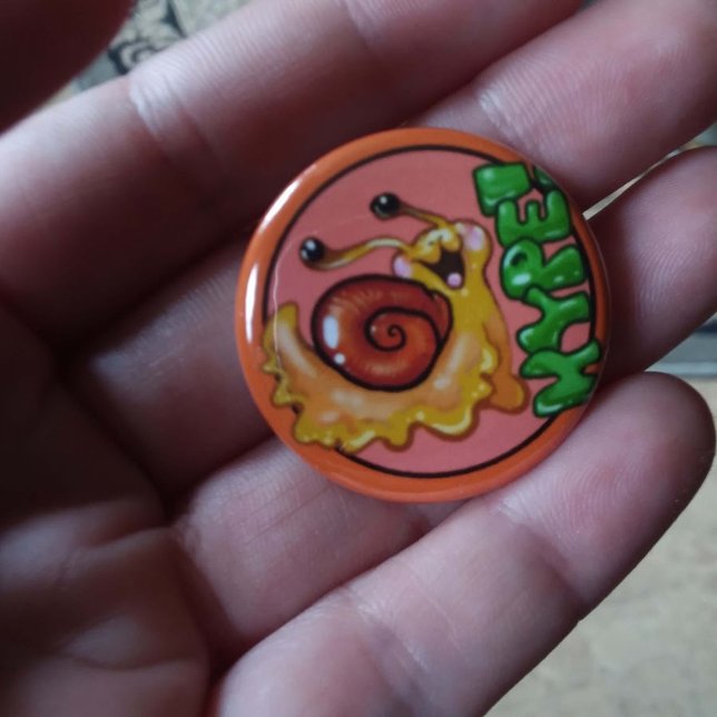 Bóton Redondo 2.54cm Hipe Adorável! Snail Emote (Hype-adorable excited snail emote button!)