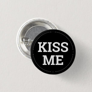 Bóton Redondo 2.54cm KISS ME fun Button / Retro Party