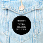 Bóton Redondo 2.54cm Lenda do mito do homem branco preto<br><div class="desc">Um clássico fundo negro. Texto: O Homem,  O Mito,  A Lenda. Personalize e adicione seu nome.</div>