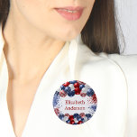 Bóton Redondo 2.54cm Nome de etiqueta azul-azul-branco, Patriótico dos<br><div class="desc">Fundo branco. Decorado com balões patrióticos coloridos em azul vermelho e branco. Azul e vermelho brilha. Personalize e adicione um nome.</div>