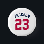 Bóton Redondo 2.54cm Nome do Número de Jersey da Equipe de Esporte Pers<br><div class="desc">Jérsey desportivo personalizado com número e nome editáveis brancos no estilo design de anos setenta de retrô em vermelho e azul em branco</div>