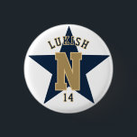 Bóton Redondo 2.54cm Nome Número Estrela Marinho Azul e Veterano Dourad<br><div class="desc">Pino de lapela personalizado com número editável,  monograma e nome em marinho azul e ouro metálico,  para um aniversário veterano ou memorial a corda trançada usada em www.vecteezy.com/free-vector/anchor-rope</div>