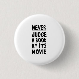 Bóton Redondo 2.54cm Nunca julgue um livro por seu filme