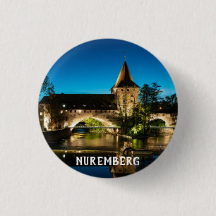 Bóton Redondo 2.54cm Ponte medieval antiga à noite em Nuremberg