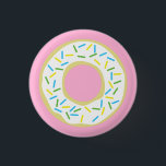 Bóton Redondo 2.54cm Rosquinha Kid Birthday - Cor-de-rosa<br><div class="desc">Este adorável modelo cor-de-rosa colorido Doughnut First Festa de aniversário é perfeito para uma festa de primeiro aniversario de criança ou um aniversário em qualquer idade! Personalize o texto para tornar essas Rosquinhas suas. O olhar e a sensação modernos é a maneira perfeita de celebrar o seu pequeno que ama...</div>
