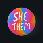 Bóton Redondo 2.54cm SHE/THEM Pronounts Colorful Handlettering Stripes<br><div class="desc">Decorre sua roupa com este botão de arte legal. Faz um presente excelente! Você pode personalizá-lo e adicionar texto também. Procure em meu compro muito mais cores e padrões! Avise-me se quiser algo personalizado também.</div>