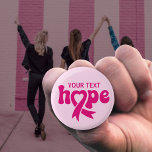 Bóton Redondo 2.54cm Texto ou Nome Personalizado da Fita de Consciencia<br><div class="desc">A fita cor-de-rosa tornou-se o símbolo universal do cancer da mama,  aumentando a sensibilização,  o apoio e juntando as mulheres em solidariedade.</div>