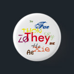 Bóton Redondo 2.54cm Todas As Pronuncias Por Toda A Parte<br><div class="desc">Esta camisa tem vários pronomes populares. Você pode personalizá-lo com seus pronomes favoritos.</div>