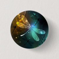 Voo luminoso verde de libélula