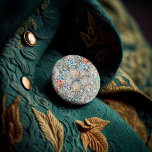 Bóton Redondo 2.54cm William Morris Lily Art Nouveau Button<br><div class="desc">William Morris Lily Design. William Morris era um designer de têxteis inglês, artista, escritor e socialista associado à Irmandade Pré-Raphaelita e ao Movimento de Artes e Artesanatos Britânicos. Ele fundou uma empresa de design em parceria com o artista Edward Burne-Jones, e o poeta e artista Dante Gabriel Rossetti. Este belo...</div>