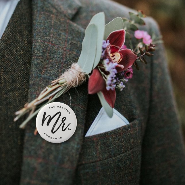 Bóton Redondo 5.08cm Arco de Escova de Escoamento de Escoteiro ('Mr.' Bow Tie Black Brush Script Calligraphy Wedding Rehearsal Pin Button @ fatfatin_blue_knot)