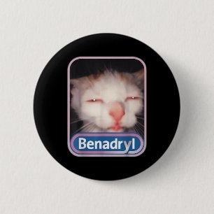 Bóton Redondo 5.08cm Benadryl Meme Cat Benny Cute & Engraçado