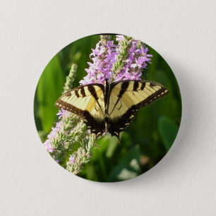 Bóton Redondo 5.08cm Borboleta-de-cauda-andorinha em Flores Roxas