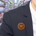 Bóton Redondo 5.08cm Botão redondo castanho da Marca comercial<br><div class="desc">Botão de forma redonda que você pode personalizar para colocar seu nome de negócios e logotipo. Você pode usar este botão como acessório uniforme do seu funcionarios. Você também pode usá-lo como acessório de empacotamento. Você também pode incluí-lo em seus materiais de marketing para anunciar sua empresa ou promover seu...</div>