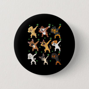 Bóton Redondo 5.08cm Cachorros Dias de São Patrícios Segurando Vestidos