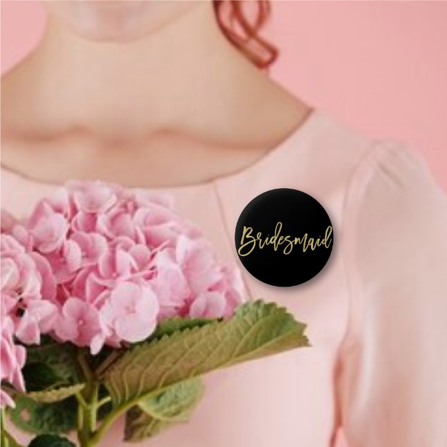 Bóton Redondo 5.08cm Casamento de Bridal do Dourado Escoteiro de Pincel ('Bridesmaid' Gold Brush Script Calligraphy Wedding Rehearsal Pin Button @ fatfatin_blue_knot)