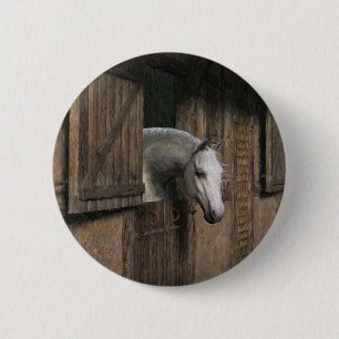 Bóton Redondo 5.08cm Cavalo de cinza na porta estável