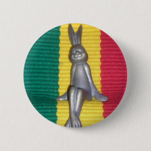 Bóton Redondo 5.08cm Coelhinho em Cores Rasta: Um Toque de Groovy