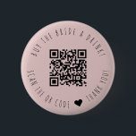 Bóton Redondo 5.08cm Comprar Minimalista O Botão de Código QR da Noiva<br><div class="desc">Design moderno e elegante imprimiu o Comprar minimalista O botão Bride A Drink QR Code,  que pode ser personalizado com seu texto. Clique no botão "Personalizar" e use nossa ferramenta design para modificar este modelo. Veja a Design de Arte Gráfica para outros produtos que combinam com este design!</div>
