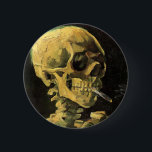 Bóton Redondo 5.08cm Crânio com cigarro queimado por Vincent van Gogh<br><div class="desc">Crânio com Cigarro queimado por Vincent van Gogh é um apos impressionismo de arte de vintage que ainda pinta a vida. Um retrato do esqueleto humano fumando. Imagem do excelente a utilizar em produtos anti-tabagismo. Fumar matares 1.000 a cada ano, ajudar alguém a parar de fumar hoje. Imagem de excelente...</div>