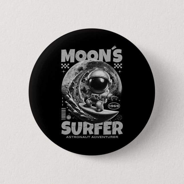 Bóton Redondo 5.08cm Design de Astronauta Surfista, Surfando na Lua Esp (Frente)