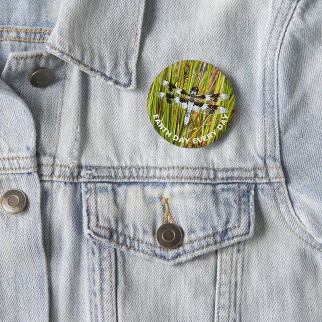 Bóton Redondo 5.08cm Dia da Terra Todos Os Dias Dragonfly Branca Comum (In Situ)