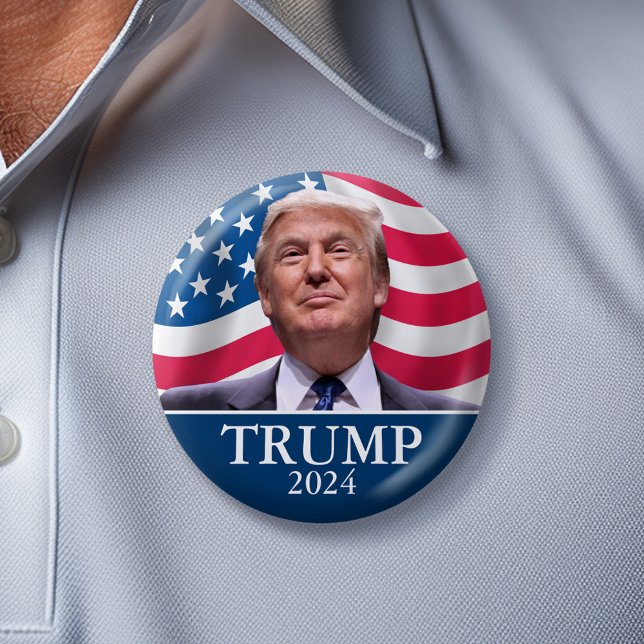 Bóton Redondo 5.08cm Donald Trump Photo - Presidente - já chega de pala (Classic Trump Campaign Button with American Flag in the Background - 2024)