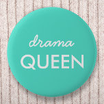 Bóton Redondo 5.08cm Drama Queen | Moderna Trendy Aqua Green Cote<br><div class="desc">Simples,  na moda,  "rainha do drama",  divertida e legal citação crachá de arte em tipografia moderna minimalista em branco sobre um fundo aqua verde que pode ser facilmente personalizado com suas próprias palavras. Esta moda,  fofa design é a declaração perfeita para si mesmo ou como presente para um amado!</div>