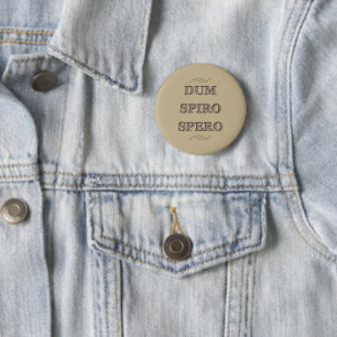 Bóton Redondo 5.08cm dum espiro spero, frase latina