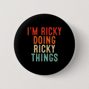 Bóton Redondo 5.08cm Eu sou Ricky fazendo coisas esquisitas Engraçado p