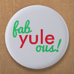 Bóton Redondo 5.08cm Fab Yule Ous | Fabuloso Fábrica de Na moda de Nata<br><div class="desc">Engraçado,  na moda "Fab yule ous!",  fabulosa crachá de citações na tipografia moderna,  em vermelho festivo e verde divertidos sobre uma cinza azul pálida,  num estilo moderno minimalista!</div>