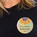 Bóton Redondo 5.08cm Family Reunion Keepsake<br><div class="desc">This sunflower family reunion button makes a lovely souvenir for your family get-together. It is decorated with a watercolor sunflower on a colorful background. Easily customizable. Use the Customize Further option to change the text size, style, or color. Because we create our own artwork you won't find this exact image...</div>