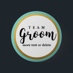 Bóton Redondo 5.08cm Favores modernos do casamento do noivo da equipe<br><div class="desc">TEAM favores do noivo para seus padrinhos de casamento e festa de casamento. Personalize adicionando um nome, uma data, um lugar, etc. Pode igualmente mudar do "ao pelotão noivo", do "ao grupo" etc. noivo perfeito para obter sua "equipe" excitada sobre sua celebração grande do casamento - igualmente faz um grande...</div>