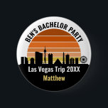 Bóton Redondo 5.08cm Férias Personalizadas Sunset em Las Vegas Strip<br><div class="desc">Legal costume do horizonte de Las Vegas no botão do pôr do sol ou nome de etiqueta para suas férias em família ou despedida de solteiro para a cidade das luzes. Gamble do nascer do sol ao pôr do sol nesta cidade e lembre-se disso com esta lembrança de keepsasasair.</div>