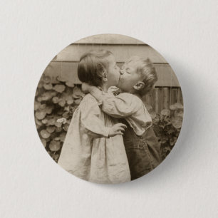 Bóton Redondo 5.08cm Foto do amor do vintage das crianças que beijam e