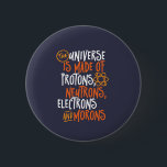 Bóton Redondo 5.08cm Funny Science Chemistry Universo Feito De Óculos<br><div class="desc">O Universo é Feito de Prótons, Neutrões, Elétrons e Morons. Design engraçada e sarcástica para quem ama piadas de Química, trocadilho, sarcasmo e humor. Mercadorias legal e humorísticas para professores de Química, Químicos e Ciências. Perfeito para geek de ciência, nerd, professor segundo grau e estudante que ama biologia, física e...</div>